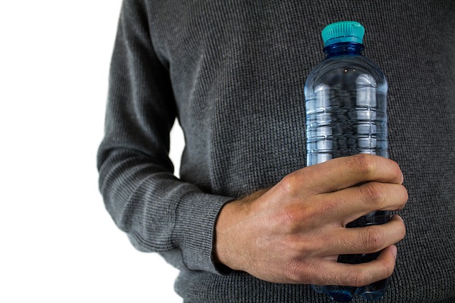 Carry your own bottle to save water outdoors