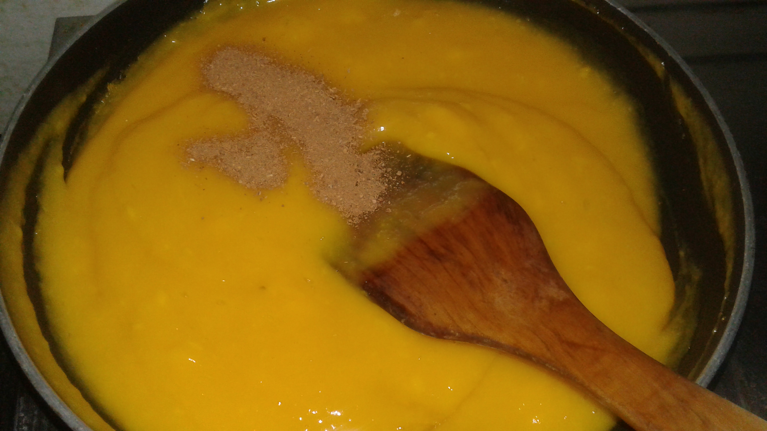 Adding a dash of cinnamon to mango jam